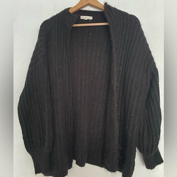 UO TRULY MADLY DEEPLY BLACK KNIT CHUNKY CARDIGAN SIZE MEDIUM - Picture 1 of 3